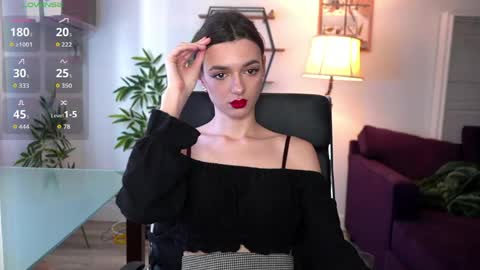 Olivia online show from March 29, 10:10 pm