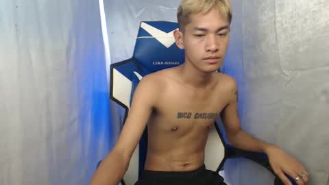 Snapshot of 0cir_asiansatisfy chatting on November 4, 4:22 am RICK online show from November 4, 4:22 am