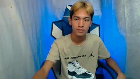 Snapshot of 0cir_asiansatisfy chatting on December 1, 9:36 am RICK online show from December 1, 9:36 am