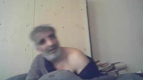 0luvmonkey online show from April 3, 12:47 pm