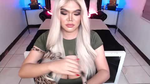 Snapshot of 10incheskinkynastytrans chatting on December 8, 10:14 pm Sasha Banks online show from December 8, 10:14 pm