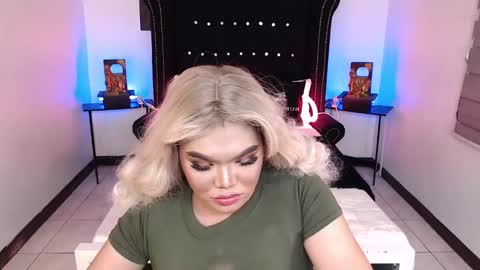 Snapshot of 10incheskinkynastytrans chatting on December 14, 9:45 pm Sasha Banks online show from December 14, 9:45 pm