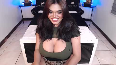 Snapshot of 10incheskinkynastytrans chatting on January 10, 1:53 am Sasha Banks online show from January 10, 1:53 am