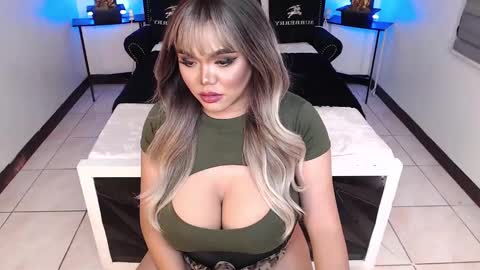 Snapshot of 10incheskinkynastytrans chatting on January 12, 3:28 am Sasha Banks online show from January 12, 3:28 am