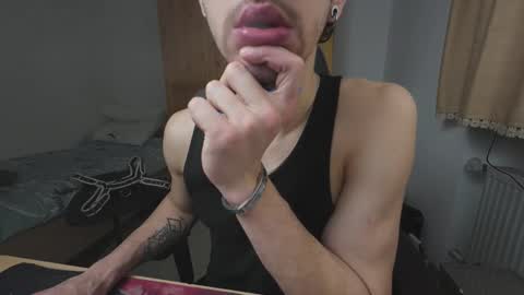 Snapshot of 10inclub chatting on March 2, 5:08 am Antonio online show from March 2, 5:08 am