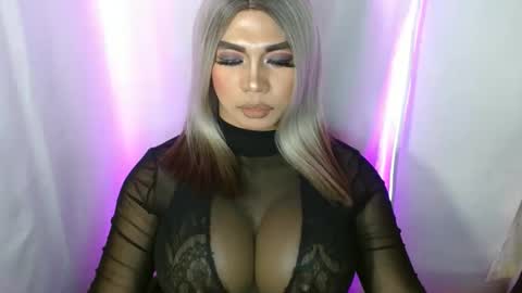 Snapshot of 11inchsinglecious chatting on January 22, 6:52 am HUGECOCK online show from January 22, 6:52 am