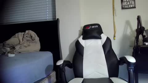 Snapshot of 11inchtattedtrinibad chatting on January 19, 12:39 pm 11inchtattedtrinibad online show from January 19, 12:39 pm