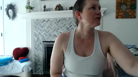 Aurora Willows online show from May 31, 1:07 pm