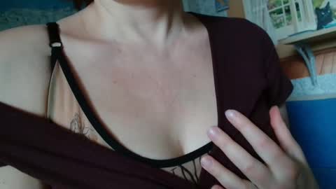 12ennie online show from March 31, 6:47 am