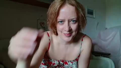 Snapshot of 12ennie chatting on June 4, 7:47 am 12ennie online show from June 4, 7:47 am