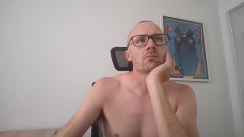 Justin186 online show from February 2, 4:15 am