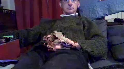 Snapshot of 18remy45 chatting on December 10, 7:32 pm 18remy45 online show from December 10, 7:32 pm