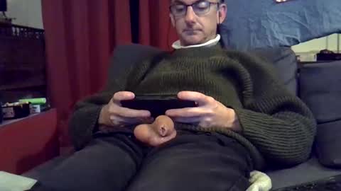 Snapshot of 18remy45 chatting on December 11, 10:16 pm 18remy45 online show from December 11, 10:16 pm