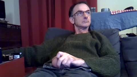 Snapshot of 18remy45 chatting on December 19, 9:28 pm 18remy45 online show from December 19, 9:28 pm