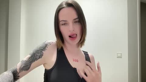 Snapshot of 1dove chatting on October 6, 9:12 pm DOVE online show from October 6, 9:12 pm