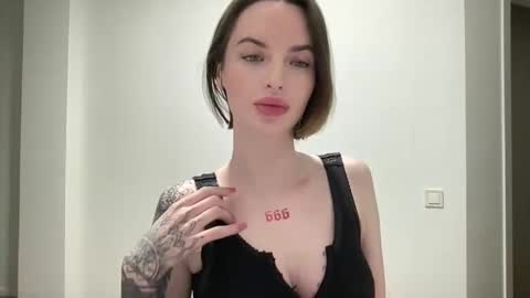 Snapshot of 1dove chatting on October 23, 7:34 pm DOVE online show from October 23, 7:34 pm