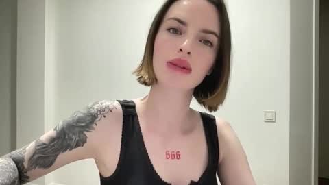 Snapshot of 1dove chatting on November 7, 5:24 pm DOVE online show from November 7, 5:24 pm