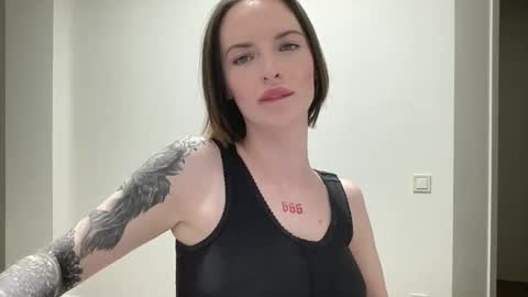 Snapshot of 1dove chatting on November 14, 5:00 pm DOVE online show from November 14, 5:00 pm