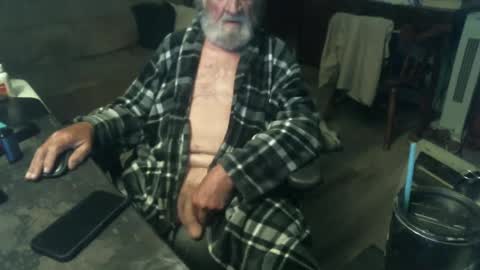 Snapshot of 1handyanddee chatting on March 4, 2:38 am 1handyanddee online show from March 4, 2:38 am