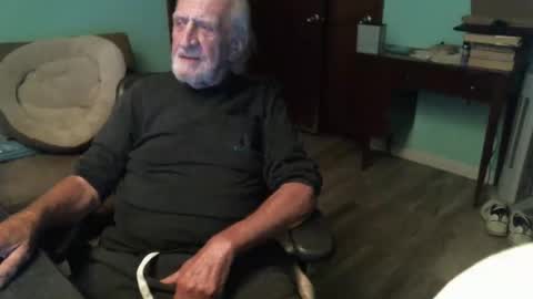 Snapshot of 1handyanddee chatting on November 14, 2:43 am 1handyanddee online show from November 14, 2:43 am