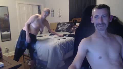 Snapshot of 1hotcouple2c chatting on October 11, 12:10 am 1hotcouple2c online show from October 11, 12:10 am