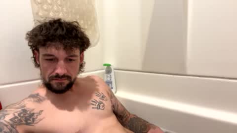 Snapshot of 1hugecumshots69 chatting on December 18, 7:09 pm Daddy online show from December 18, 7:09 pm