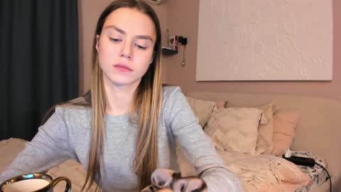 Snapshot of 1i1ypa1mer chatting on December 10, 9:33 pm Lily 3 online show from December 10, 9:33 pm