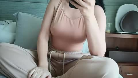 Onna online show from April 12, 3:39 pm