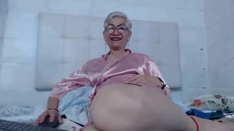 Snapshot of 1miss_monserrate chatting on January 3, 2:40 pm Miss Monserrate online show from January 3, 2:40 pm