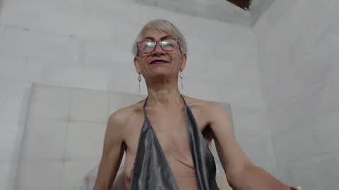 Snapshot of 1miss_monserrate chatting on January 20, 11:13 am Miss Monserrate online show from January 20, 11:13 am