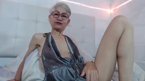 Snapshot of 1miss_monserrate chatting on March 10, 11:53 am Miss Monserrate online show from March 10, 11:53 am