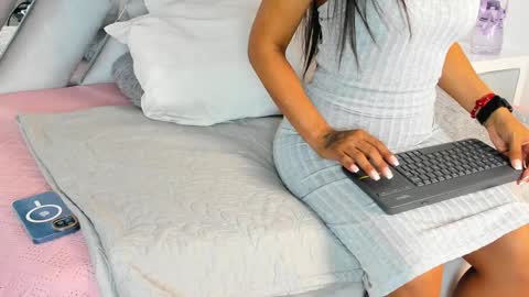 Snapshot of 1naughty_milf chatting on December 14, 1:38 pm Luisa online show from December 14, 1:38 pm