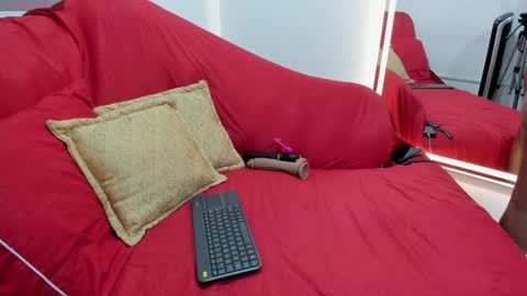 Snapshot of 1naughty_milf chatting on January 18, 10:39 pm Luisa online show from January 18, 10:39 pm