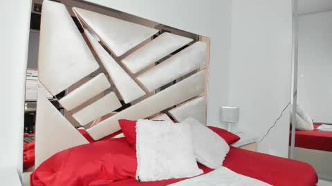 Snapshot of 1naughty_milf chatting on February 9, 8:02 pm Luisa online show from February 9, 8:02 pm