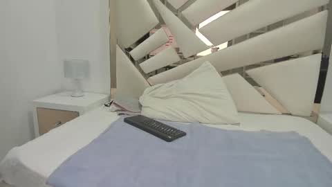 Snapshot of 1naughty_milf chatting on March 7, 11:18 am Luisa online show from March 7, 11:18 am