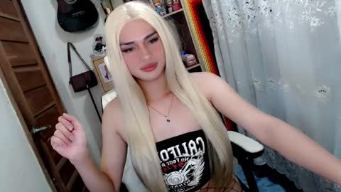 Snapshot of 1sexy_kattie chatting on December 4, 1:31 pm 1sexy kattie online show from December 4, 1:31 pm