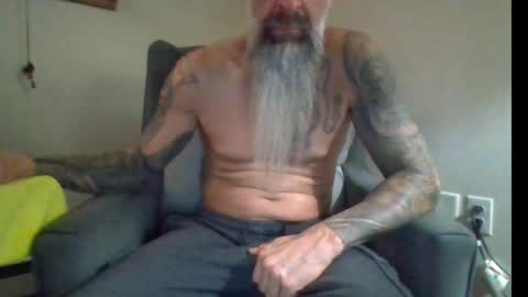 Snapshot of 1theone12 chatting on December 4, 2:21 am 1theone12 online show from December 4, 2:21 am