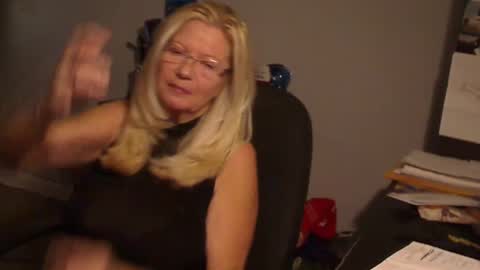 Susan online show from December 19, 2:01 am