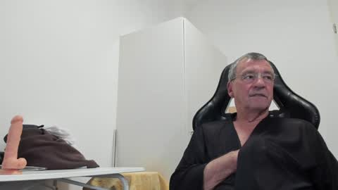 Snapshot of 200gentleman chatting on December 12, 4:10 pm Henk online show from December 12, 4:10 pm