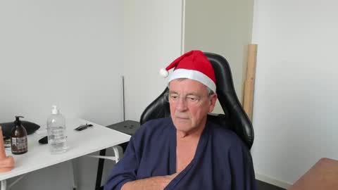 Snapshot of 200gentleman chatting on December 23, 2:17 pm Henk online show from December 23, 2:17 pm