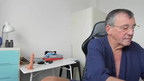 Snapshot of 200gentleman chatting on January 9, 1:13 pm Henk online show from January 9, 1:13 pm
