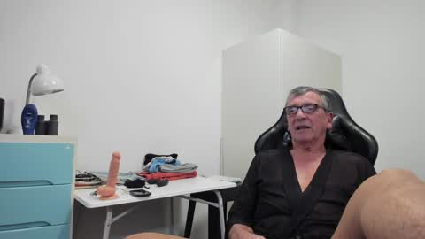Snapshot of 200gentleman chatting on January 9, 4:17 pm Henk online show from January 9, 4:17 pm