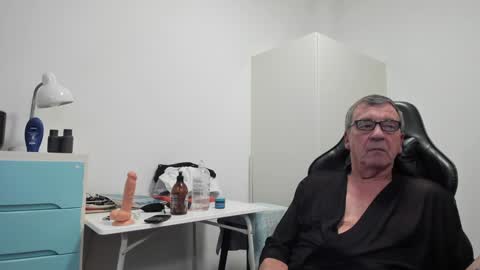 Snapshot of 200gentleman chatting on January 12, 7:21 pm Henk online show from January 12, 7:21 pm