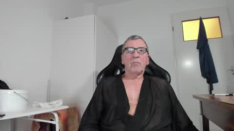 Snapshot of 200gentleman chatting on January 19, 7:58 pm Henk online show from January 19, 7:58 pm