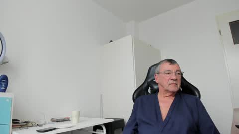 Snapshot of 200gentleman chatting on February 4, 1:48 pm Henk online show from February 4, 1:48 pm