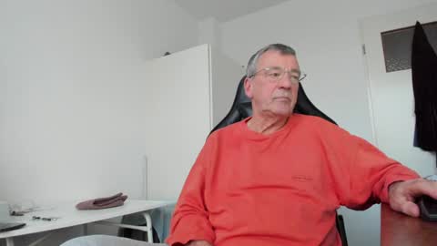 Snapshot of 200gentleman chatting on February 6, 4:36 pm Henk online show from February 6, 4:36 pm
