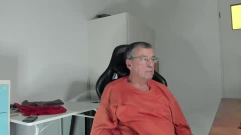 Snapshot of 200gentleman chatting on February 12, 4:44 pm Henk online show from February 12, 4:44 pm
