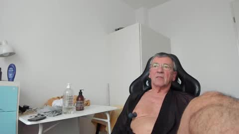 Snapshot of 200gentleman chatting on February 20, 4:36 pm Henk online show from February 20, 4:36 pm