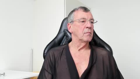 Snapshot of 200gentleman chatting on February 22, 12:40 pm Henk online show from February 22, 12:40 pm