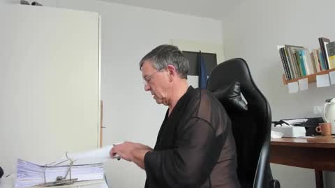 Snapshot of 200gentleman chatting on February 27, 3:15 pm Henk online show from February 27, 3:15 pm